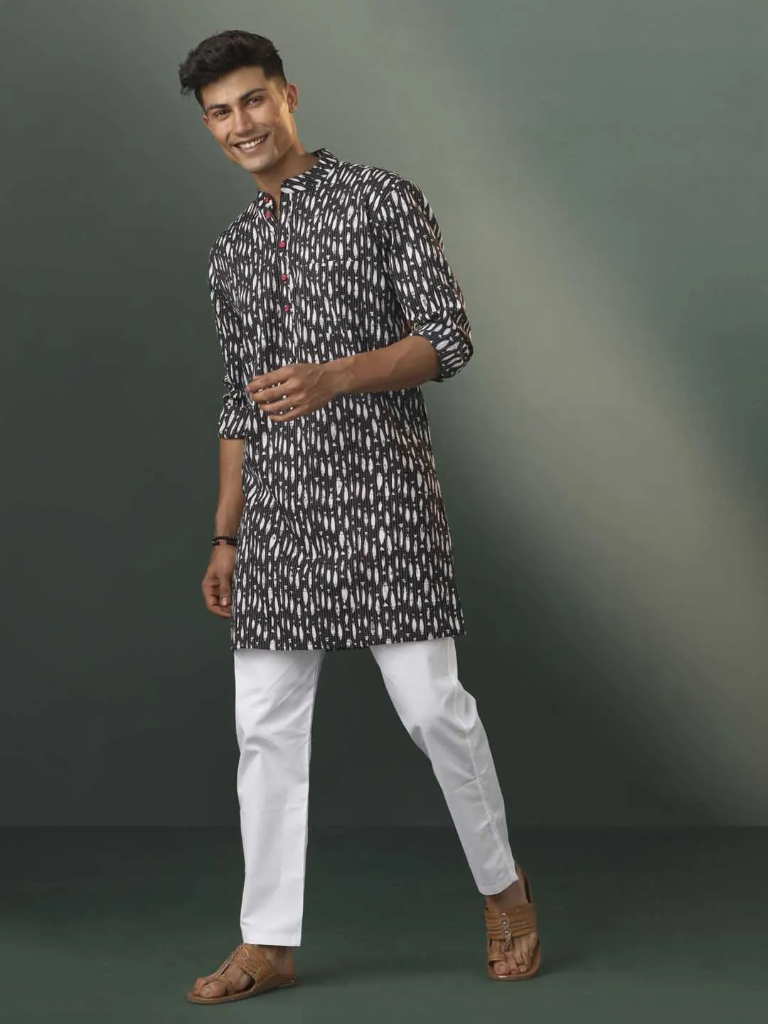 VASTRAMAY Black Thread Work Cotton Kurta Pyjama