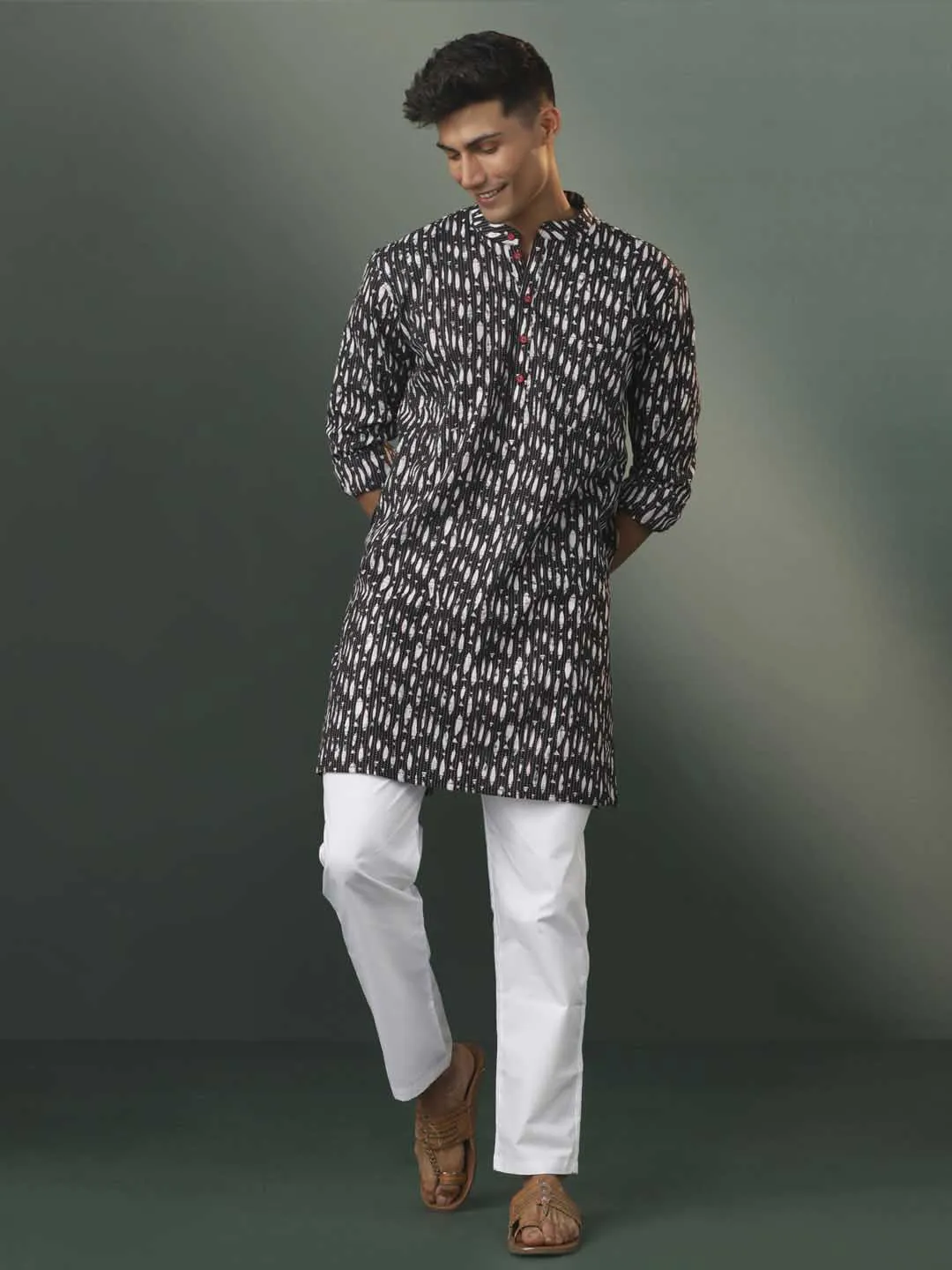 VASTRAMAY Black Thread Work Cotton Kurta Pyjama